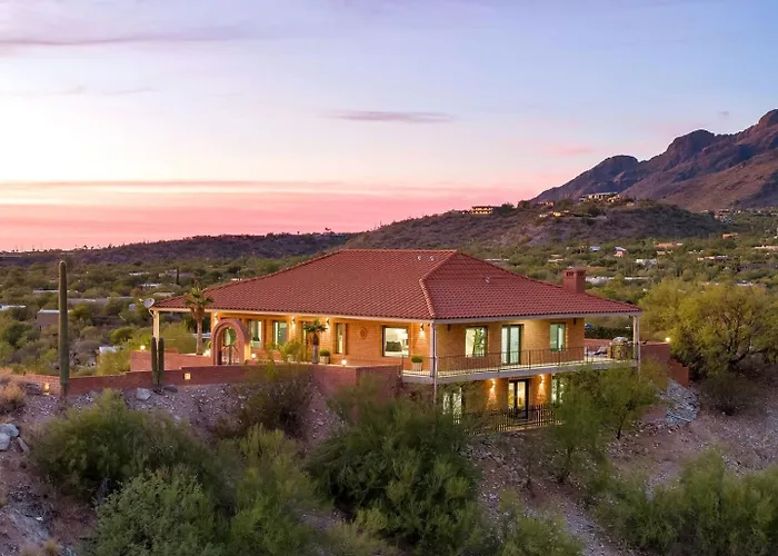 Foothills Hilltop • Pool • • Gym • 360° Views Holiday home