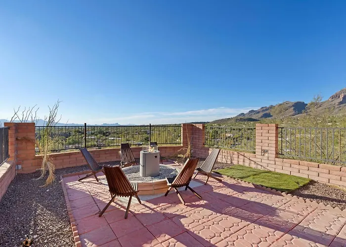 Foothills Hilltop • Pool • • Gym • 360° Views Holiday home Tucson