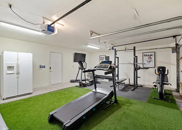 Foothills Hilltop • Pool • • Gym • 360° Views *