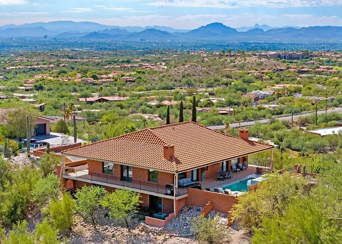 Foothills Hilltop • Pool • • Gym • 360° Views Holiday home Tucson