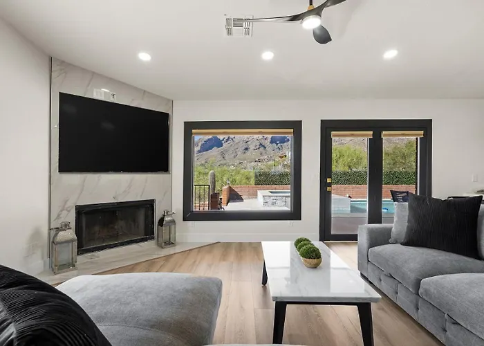 Holiday home Foothills Hilltop • Pool • • Gym • 360° Views *