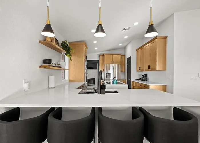 Foothills Hilltop • Pool • • Gym • 360° Views Holiday home Tucson