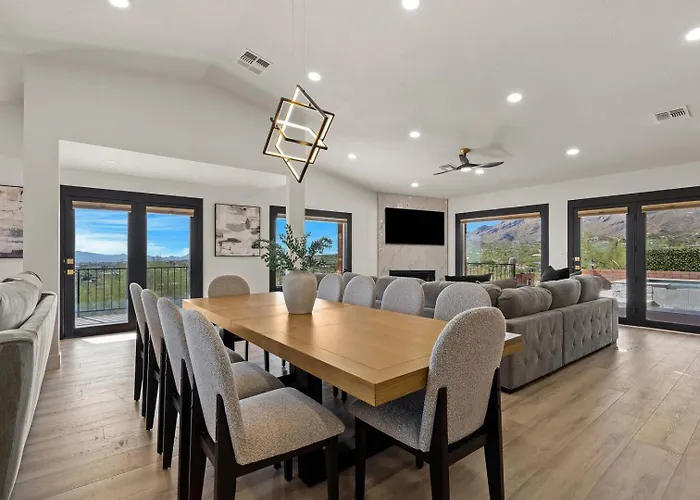 Foothills Hilltop • Pool • • Gym • 360° Views *