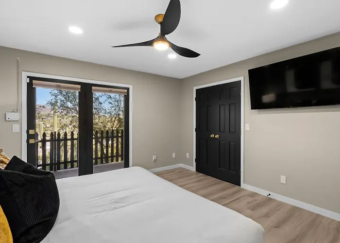 Foothills Hilltop • Pool • • Gym • 360° Views Holiday home Tucson