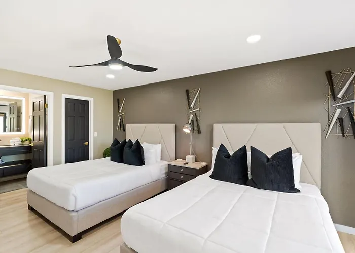 Holiday home Foothills Hilltop • Pool • • Gym • 360° Views