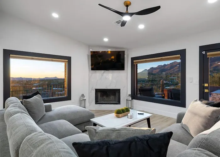 Foothills Hilltop • Pool • • Gym • 360° Views *