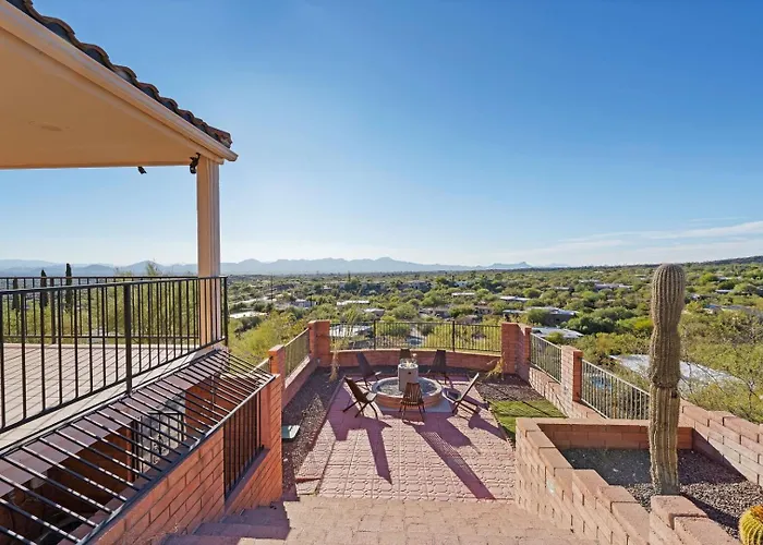 Foothills Hilltop • Pool • • Gym • 360° Views Holiday home