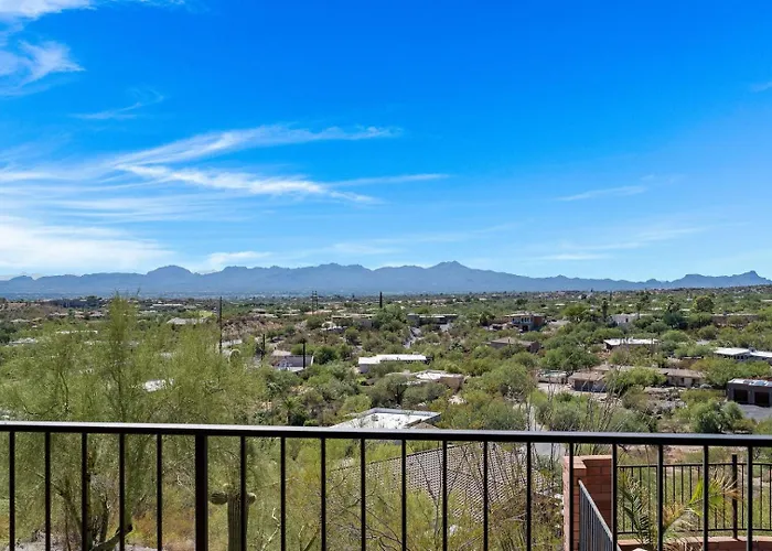 Foothills Hilltop • Pool • • Gym • 360° Views Holiday home Tucson