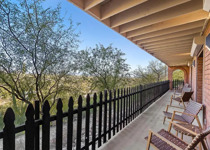 Foothills Hilltop • Pool • • Gym • 360° Views Holiday home Tucson