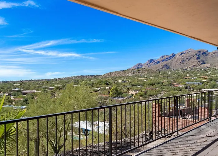 Holiday home Foothills Hilltop • Pool • • Gym • 360° Views *