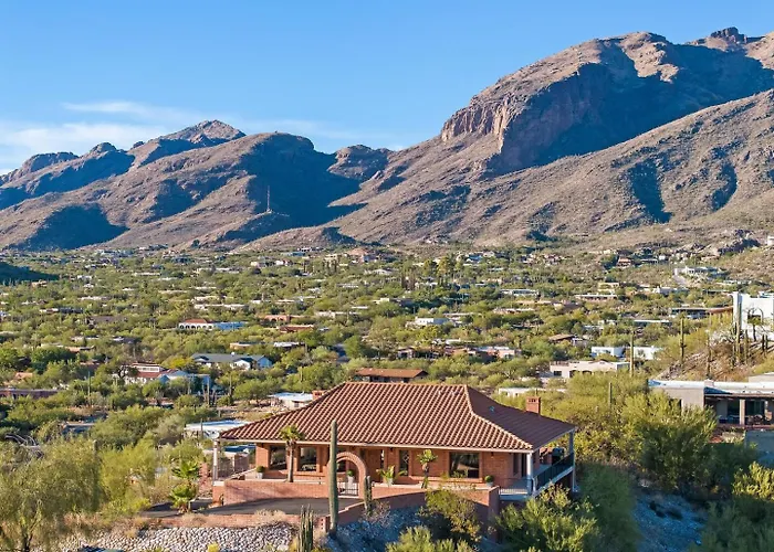 Foothills Hilltop • Pool • • Gym • 360° Views Holiday home Tucson