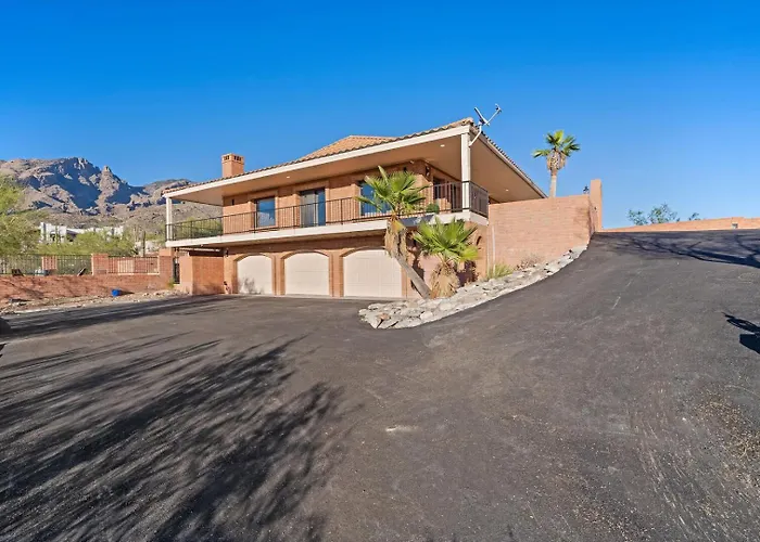 Foothills Hilltop • Pool • • Gym • 360° Views Holiday home