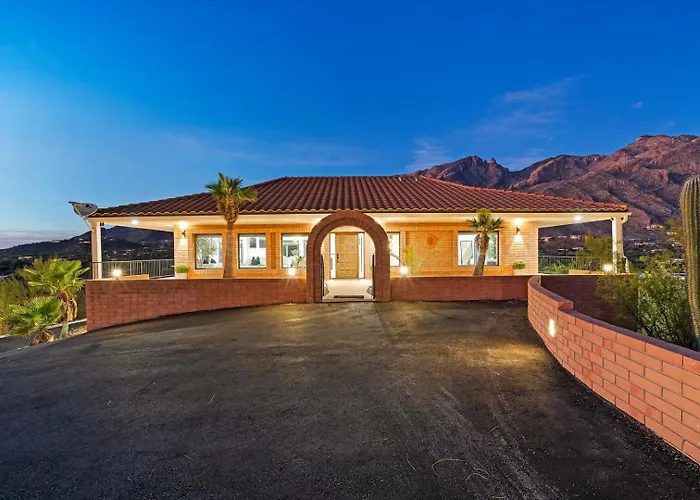 Foothills Hilltop • Pool • • Gym • 360° Views Tucson