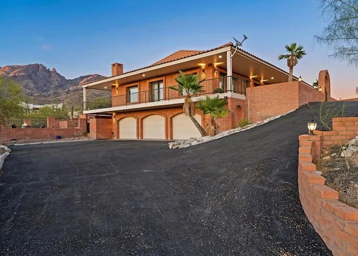 Foothills Hilltop • Pool • • Gym • 360° Views