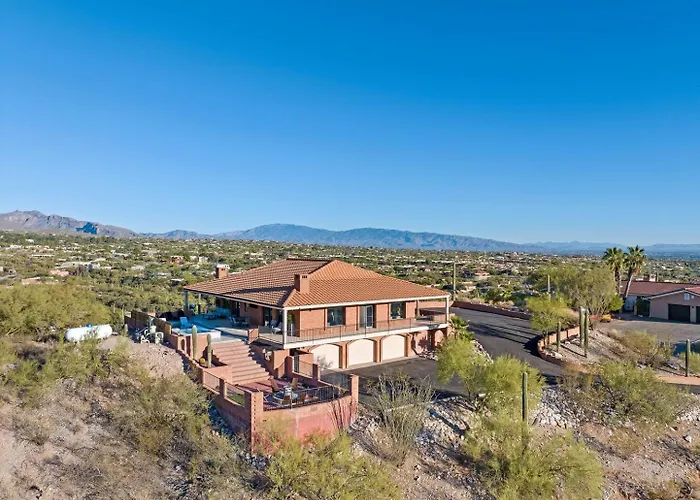 Foothills Hilltop • Pool • • Gym • 360° Views *