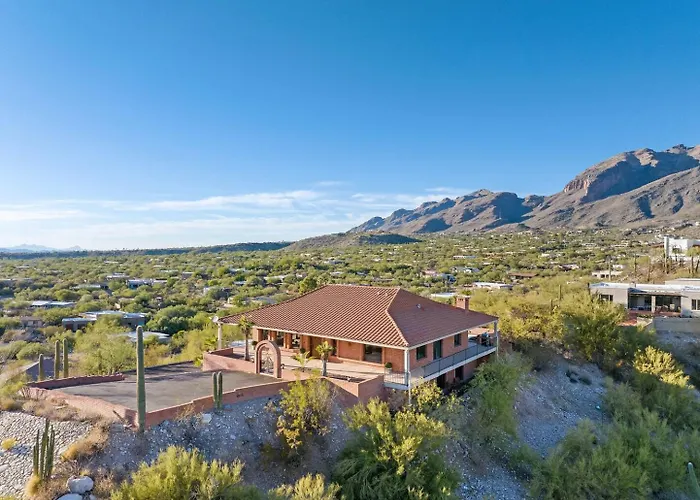 Foothills Hilltop • Pool • • Gym • 360° Views Holiday home Tucson